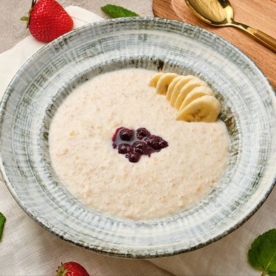 Каша овсяная с бананом и голубикой в Casa Trattoria по цене 450 ₽