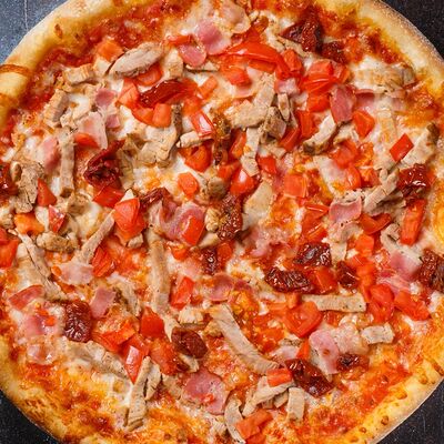 Пицца Мясная в Макароны по цене 790 ₽