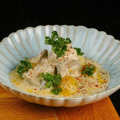 Курица в белом соусе в Родина южной кухни по цене 780 ₽