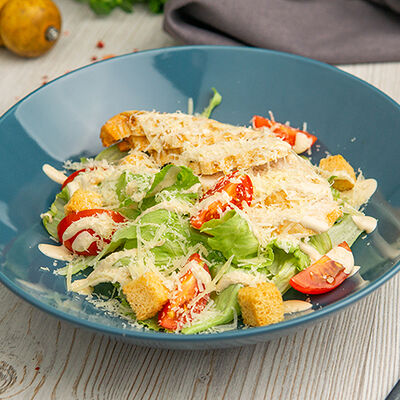 Салат Цезарь с курицей в Престо по цене 830 ₽