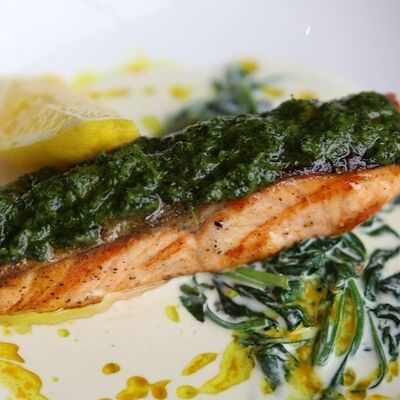 Лосось на гриле со шпинатомв MiraGrill по цене 2080 ₽