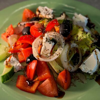 Салат греческий в 5CUPS по цене 330 ₽