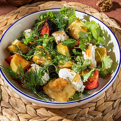 Салат с жареными баклажанами и томатами в Джонджоли по цене 590 ₽