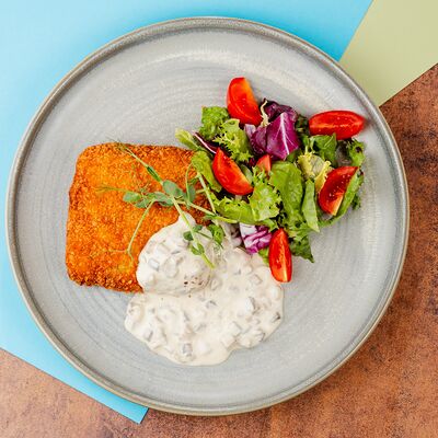 Шницель из цыпленка со сливочно-грибным соусом в ЛайкиПарк по цене 700 ₽