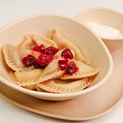 Вареники с вишней в Клевая блиновая по цене 340 ₽