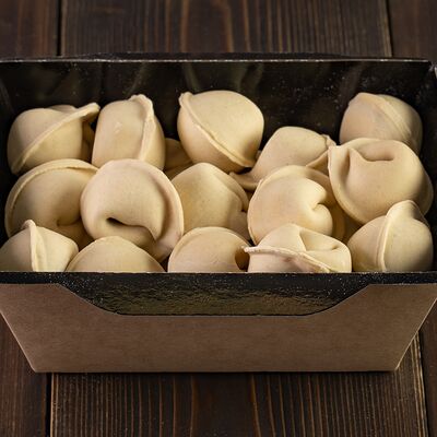 Пельмени домашние, говядина и свинина, полуфабрикат в ФРОЗЕНГУД по цене 1010 ₽