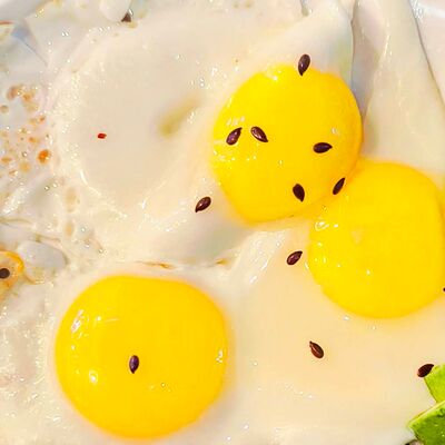 Глазунья из трёх яиц в Панеттоле по цене 115 ₽