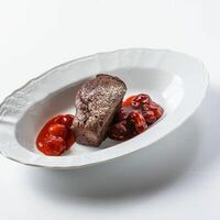 Брауни из горького шоколада с вишневым конфитюром в Dodici Seafood