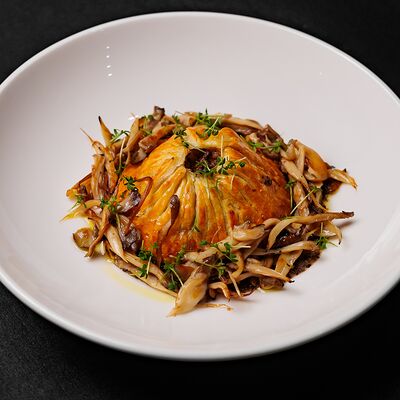 Пирог с уткой на копченной вешенкев Черная река по цене 820 ₽