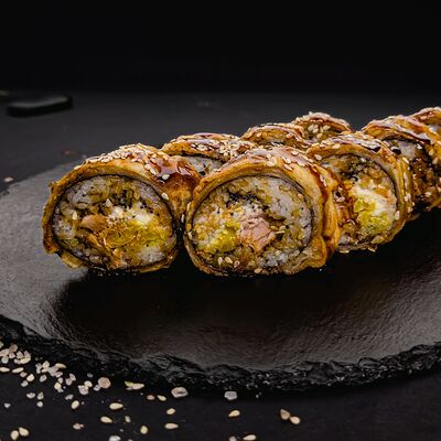 Темпурный ролл с угрем 8 шт в Ёжкин ролл по цене 759 ₽