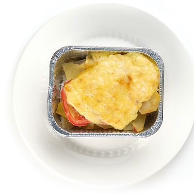 Горбуша с помидором запечённая под лимонной сырной корочкой в Три жены по цене 225