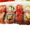 Ролл Калифорния с креветкой в Sushi Maki по цене 359