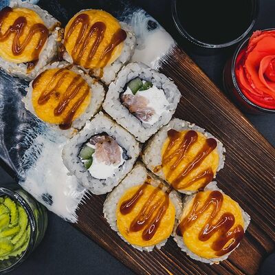Ролл креветка вок в Sushi Time по цене 540 ₽