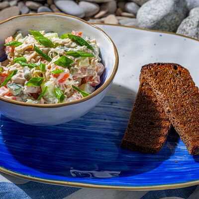 Салат Оливье с курицей в Селёдочная по цене 448 ₽