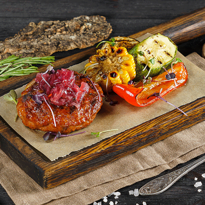 Бифштекс из говядины с сыром и овощами в ИТЛЕ Стейк-кафе Halal по цене 610