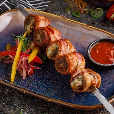 Мясные рулетики в беконе в Баклажан в ТЦ 