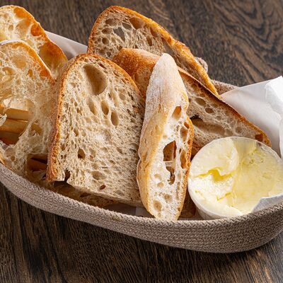 Хлебная корзина со сливочным маслом в Blush по цене 300 ₽