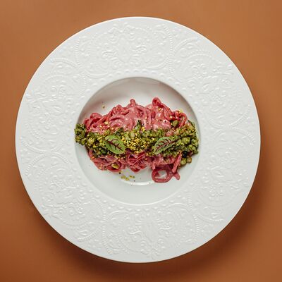 Розовые лингвини в сливочном соусе с креветками песто в Farro pasta & bar по цене 710 ₽