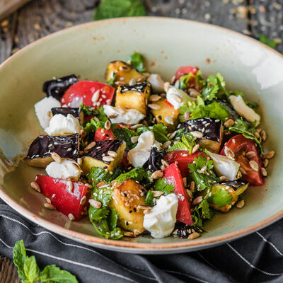 Салат с хрустящими баклажанами в Пряности & Радости на Московском по цене 490 ₽