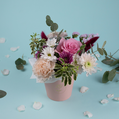 Букет с цветами Роза в цветках в стакане в Пышно Расцвели по цене 2000 ₽