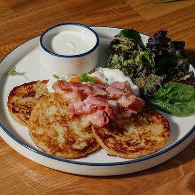 Картофельные драники с беконом и сметаной в Cream Soda по цене 550 ₽