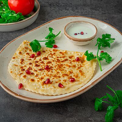 Кутаб с сыром и томатами в Поляна по цене 310 ₽