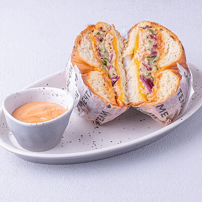 Бейгл свинина/кимчи/огурец в Мечтатели по цене 545 ₽