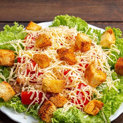 Салат Цезарь с курицей в Shaurma holl по цене 590 ₽