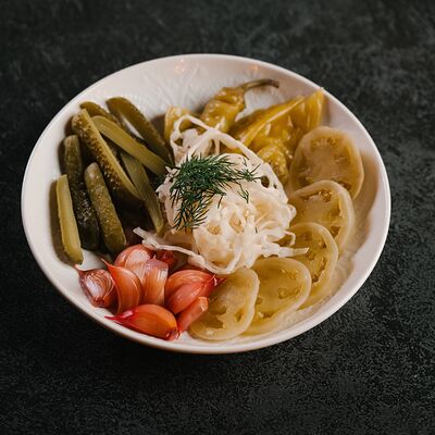 Соленья в Vladbeef Bar по цене 550 ₽