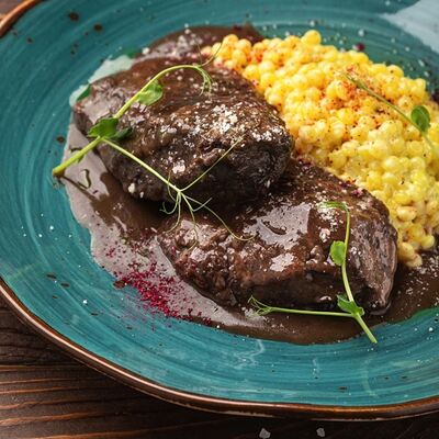 Телячья щека по-бургундски в Седло по цене 910 ₽