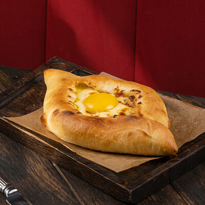 Хачапури по-аджарски в Kinza по цене 585 ₽