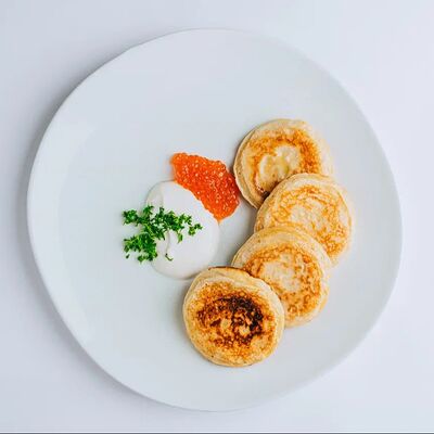 Оладьи из ряженки, красной икрой, сметанав DRINKEAT MOLECULA по цене 970 ₽