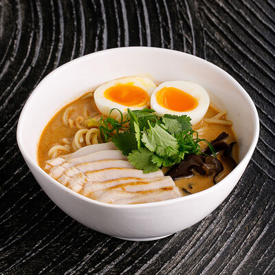 Рамен с курицейв Ginza по цене 990 ₽