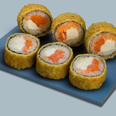 Жареная темпура с лососем в НАШИ СУШИ по цене 660 ₽