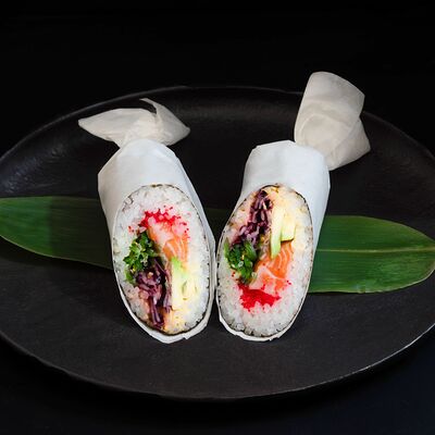 Суширрито с лососем в Tsunami по цене 470 ₽