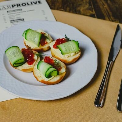 Бутерброды с красной икрой в Рюмочная Prolive по цене 470 ₽