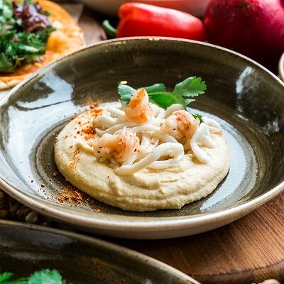 Хумус с пряными кальмарами и обжаренными креветками в Дади по цене 475