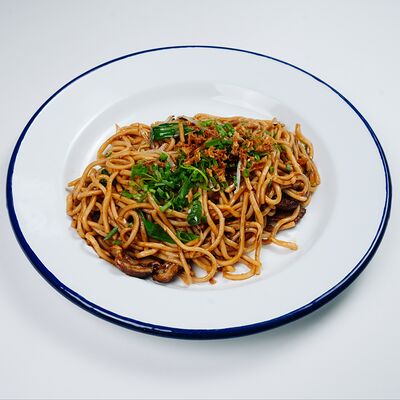 Яичная лапша с уткой хойсин в Китайка по цене 560 ₽