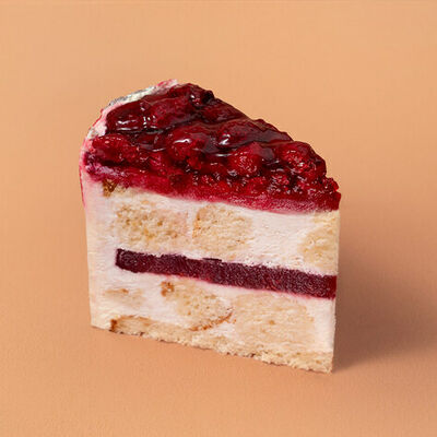 Торт Малиновый шифон порция в Кулинария Патрик & Мари по цене 422 ₽