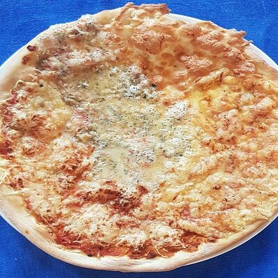 Пицца Четыре сыра в Шаурма на мангале 24 по цене 700 ₽