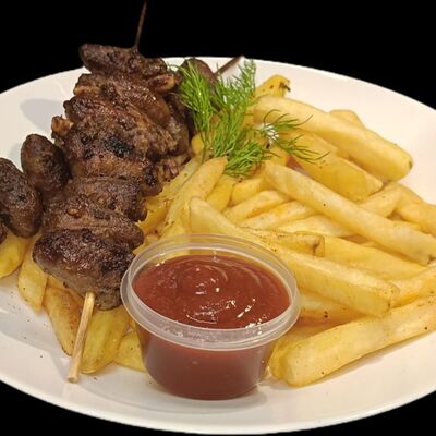 Куриные сердечки на углях с картофелем фри в SHAUR-MEN по цене 670 ₽