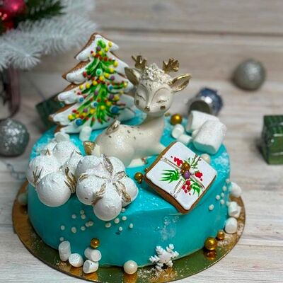 Новогодний торт Олень (Клубничный пломбир) в Кантанелло по цене 1870 ₽