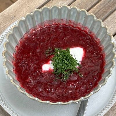 Борщ с говядиной и сметаной в Городское кафе N31 по цене 421 ₽