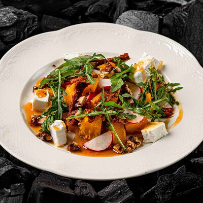 Салат с печеной тыквой под соусом Юдзу в Крем кафе по цене 635 ₽