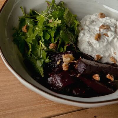 Салат из карамелизованной свеклы в Мацони по цене 320