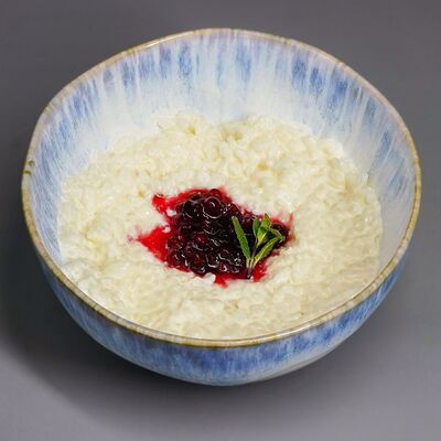 Каша рисовая с ягодами в Рановский Рест по цене 290 ₽