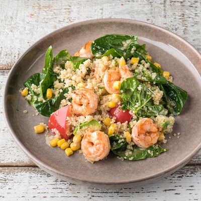Салат с киноа и креветками в Пряности & Радости на Васильевском по цене 590