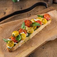 Брускетта с печёными томатами в Pizzamento