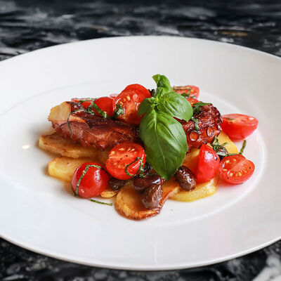 Осьминог с картофелем, черри и лигурийскими оливками в Picasso по цене 2600 ₽