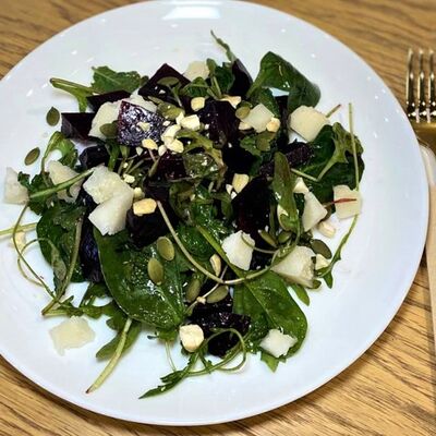 Салат со свеклой и козьим сыром в 11/47 Bakery по цене 595 ₽